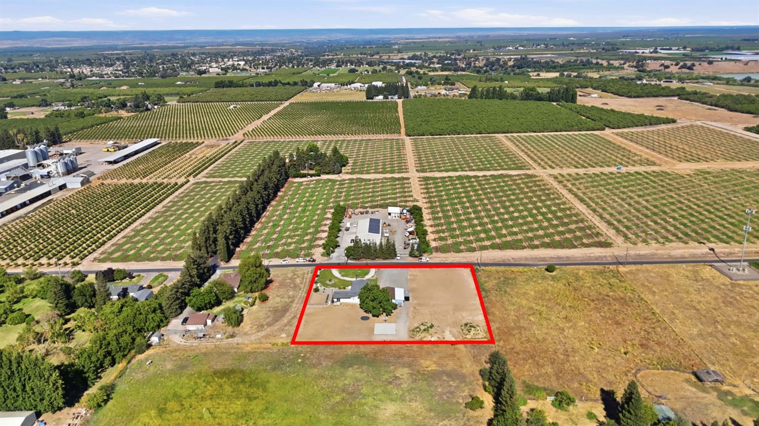 543 S Blossom Rd, Waterford, CA 95386
