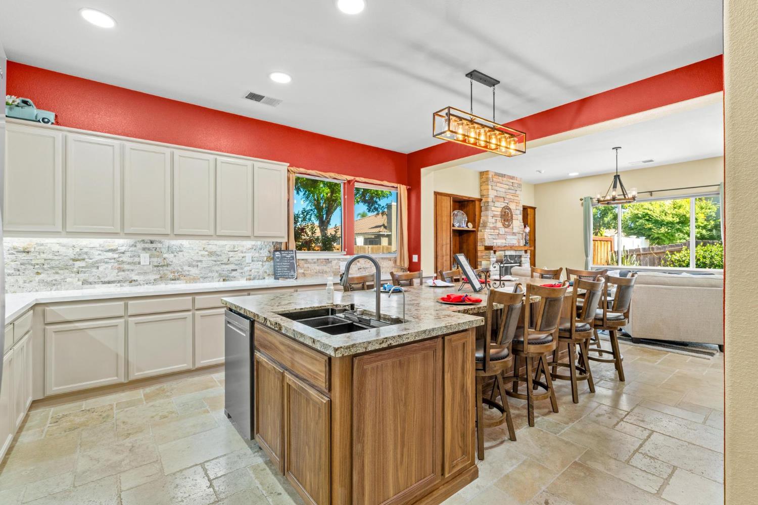 402 Farinelli, Escalon, CA 95320