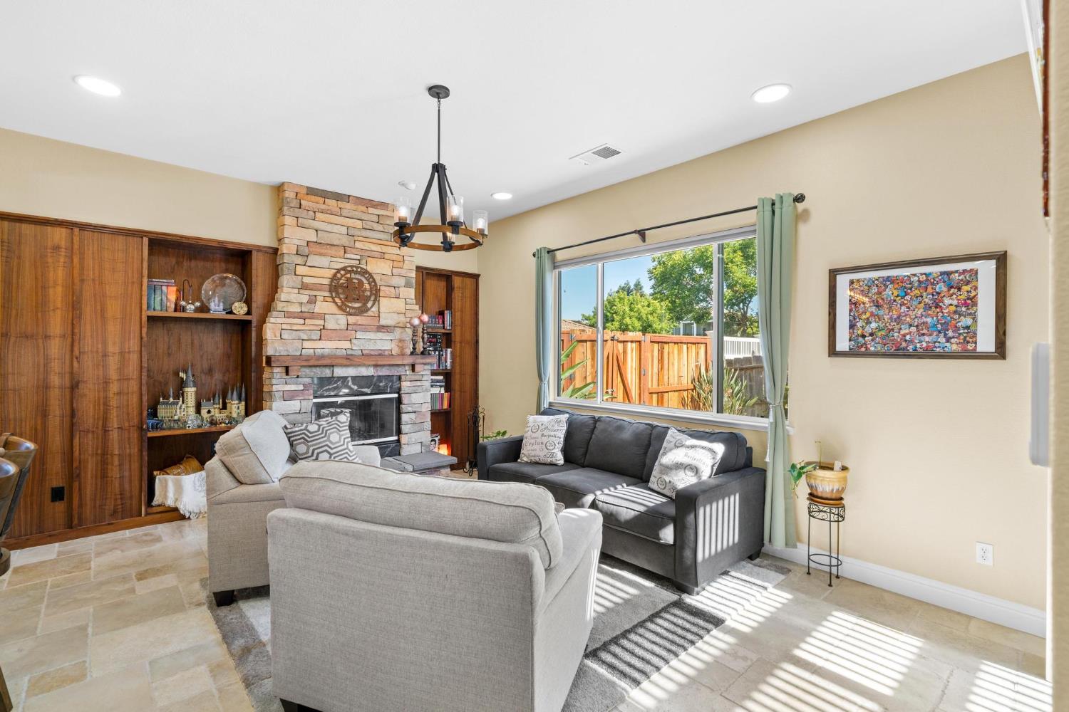 402 Farinelli, Escalon, CA 95320