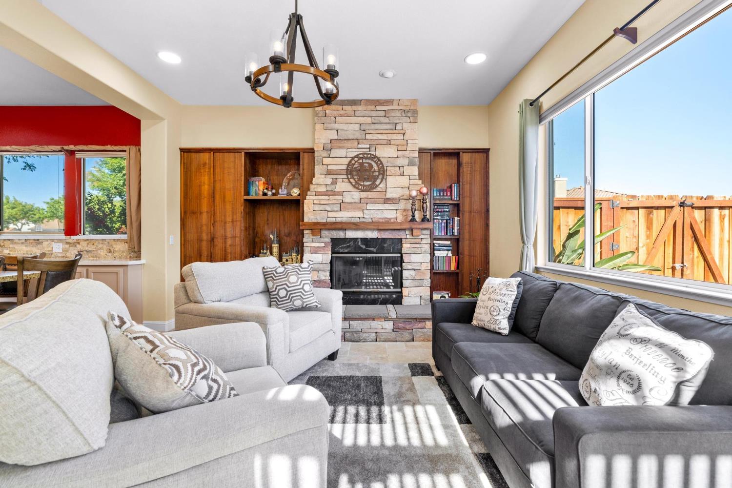 402 Farinelli, Escalon, CA 95320