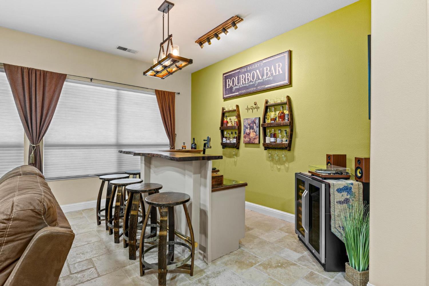 402 Farinelli, Escalon, CA 95320