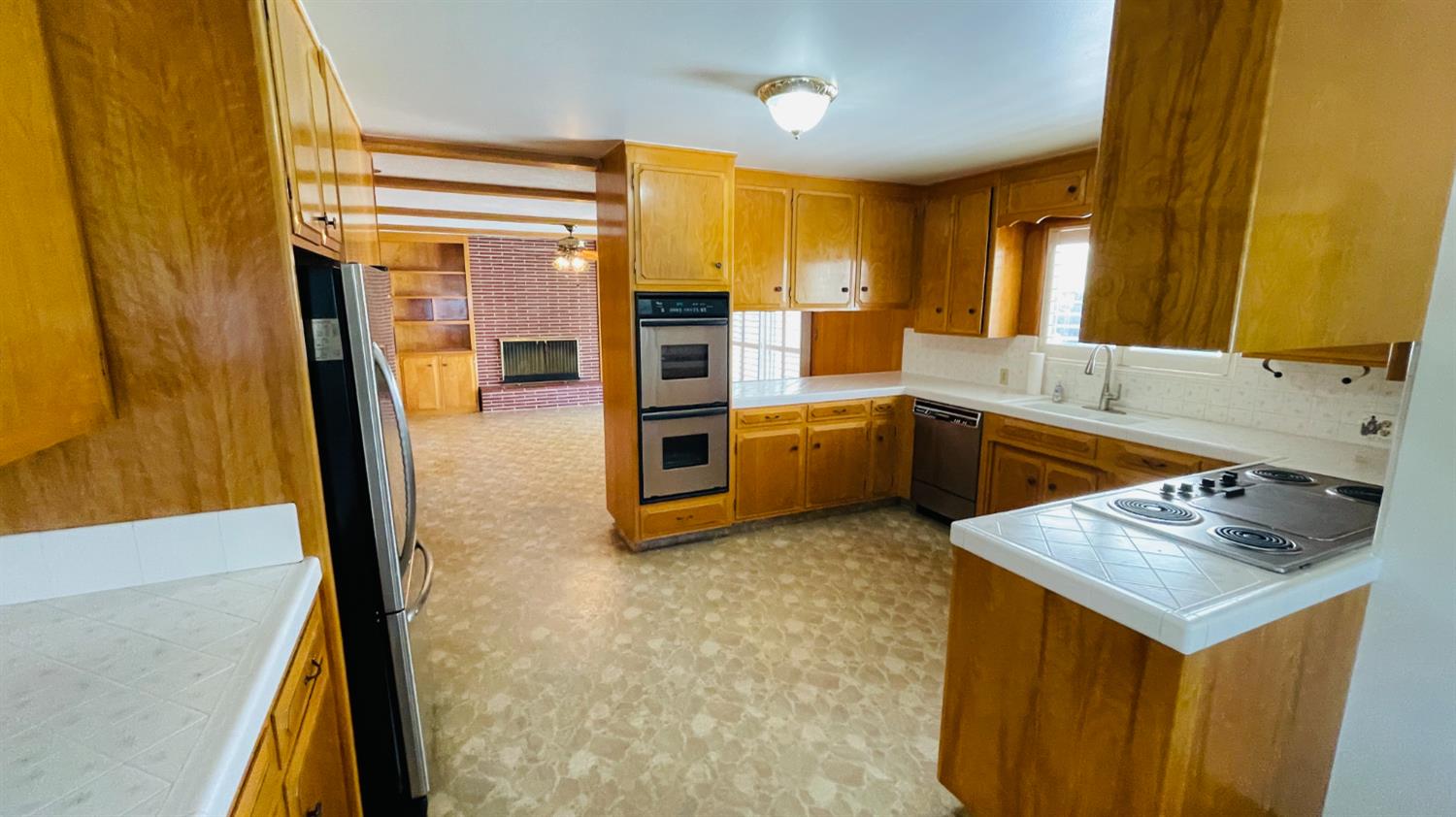 712 Leytonstone Ave, Modesto, CA 95355