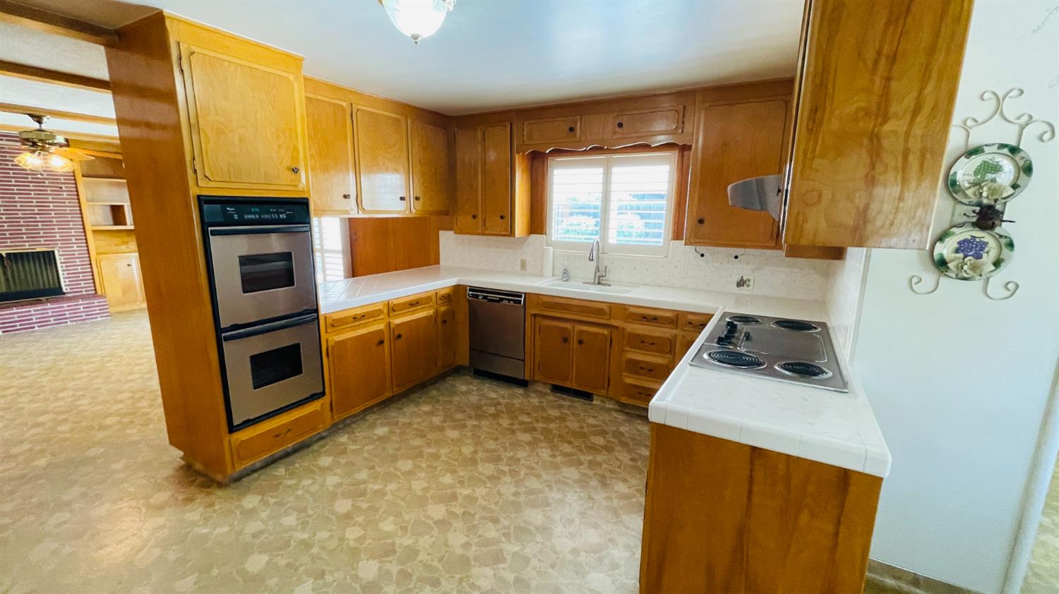 712 Leytonstone Ave, Modesto, CA 95355