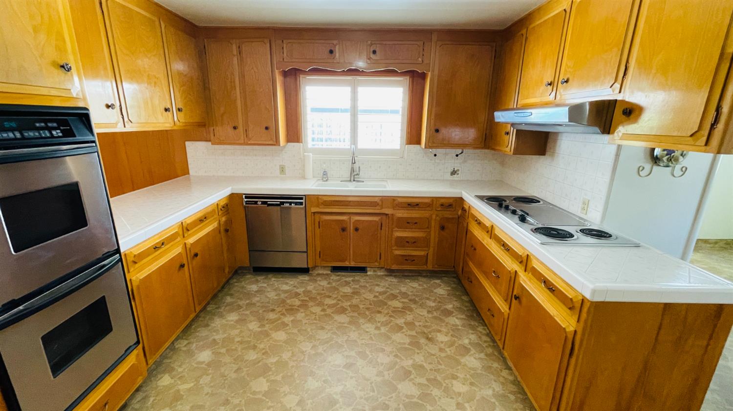 712 Leytonstone Ave, Modesto, CA 95355