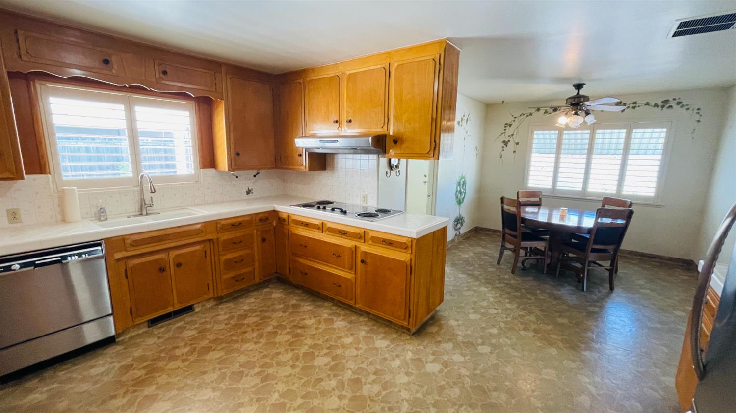 712 Leytonstone Ave, Modesto, CA 95355