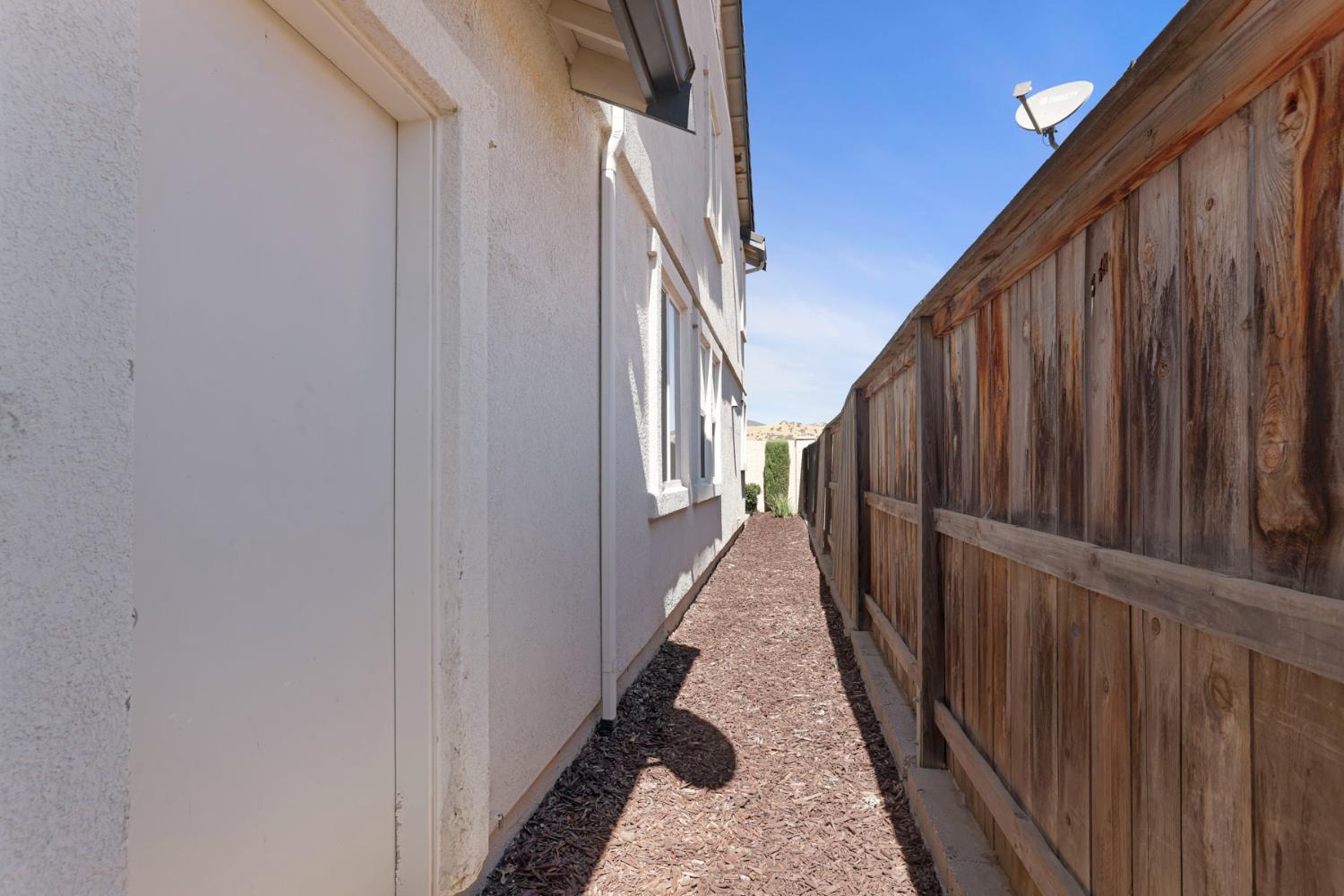 20665 Golf Canyon Ct, Patterson, CA 95363
