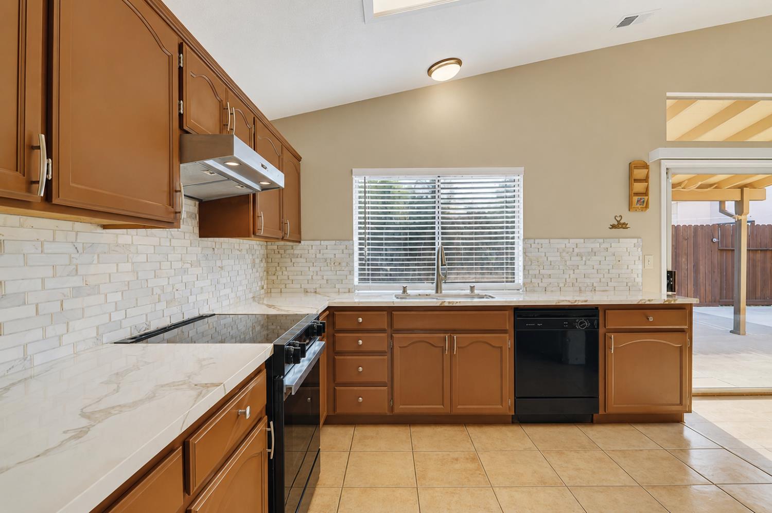 9667 Douglas Ave, Delhi, CA 95315