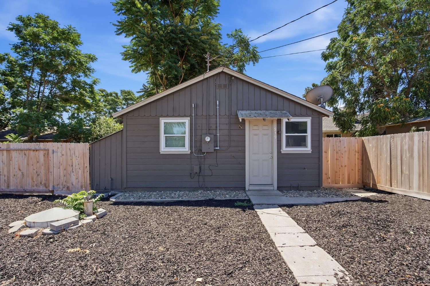 917 9th St, Turlock, CA 95380