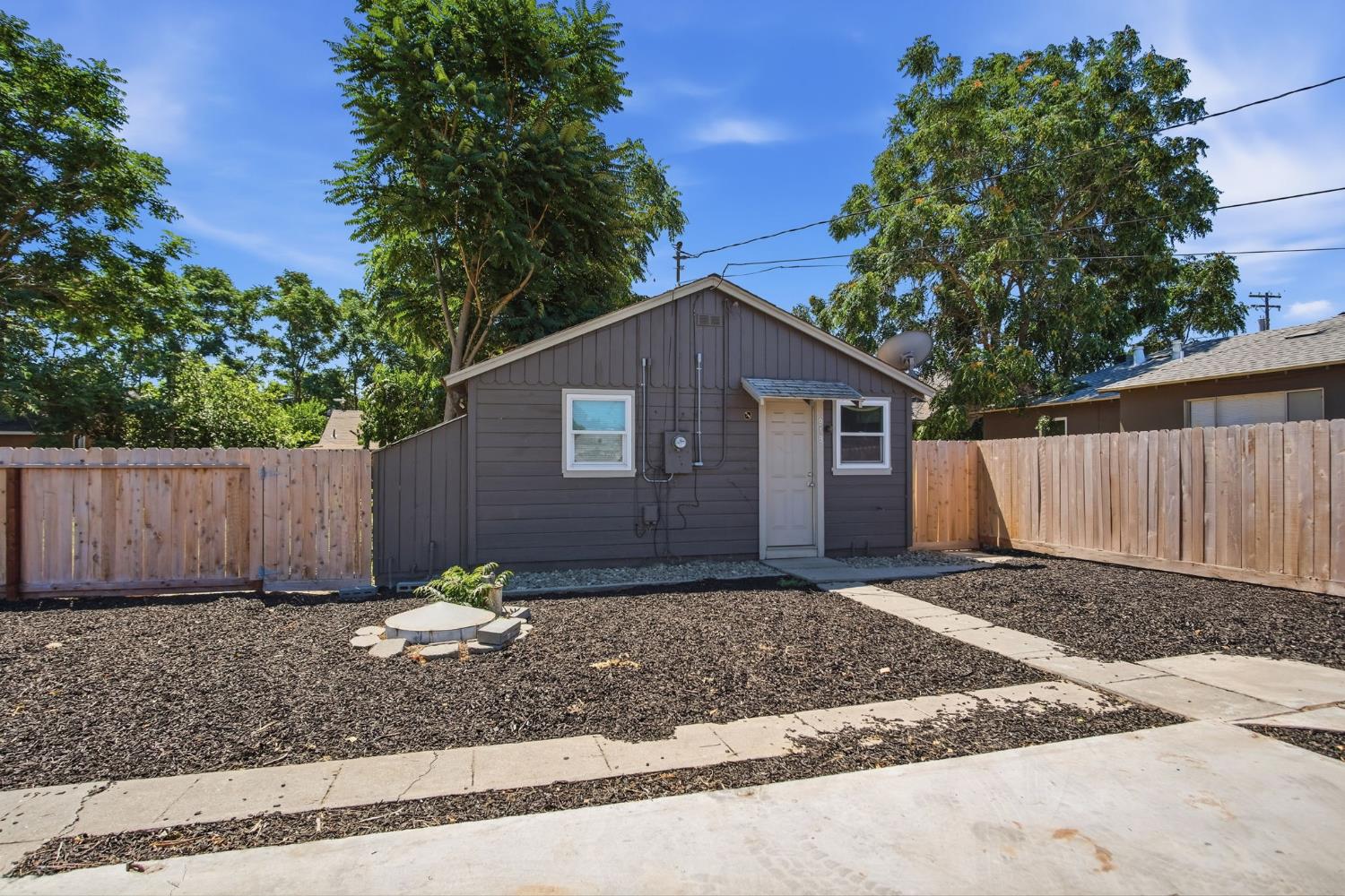 917 9th St, Turlock, CA 95380