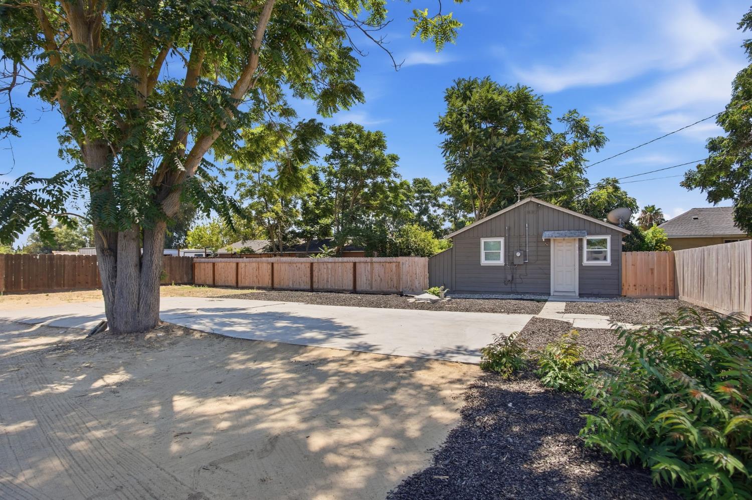 917 9th St, Turlock, CA 95380