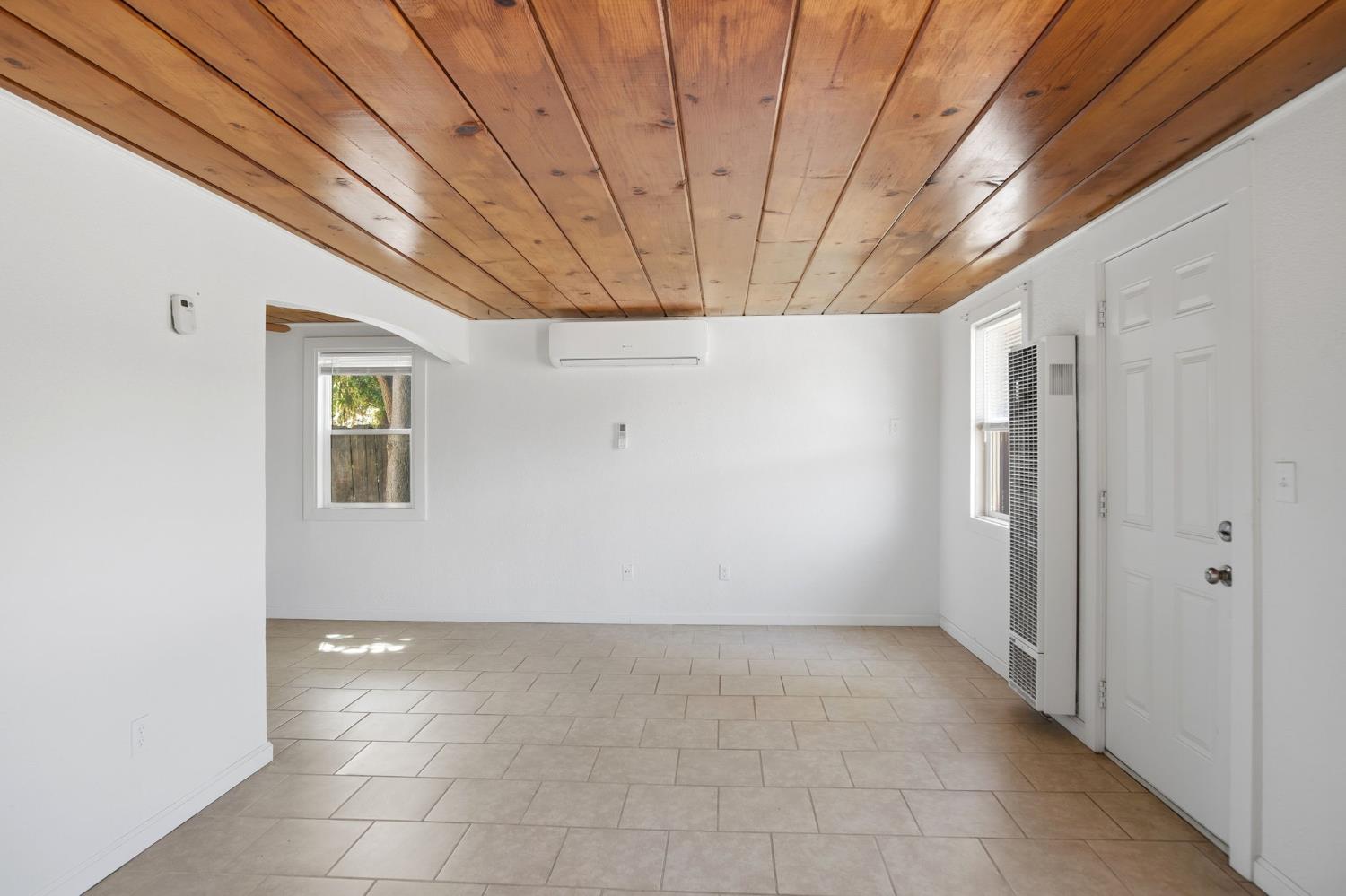 917 9th St, Turlock, CA 95380
