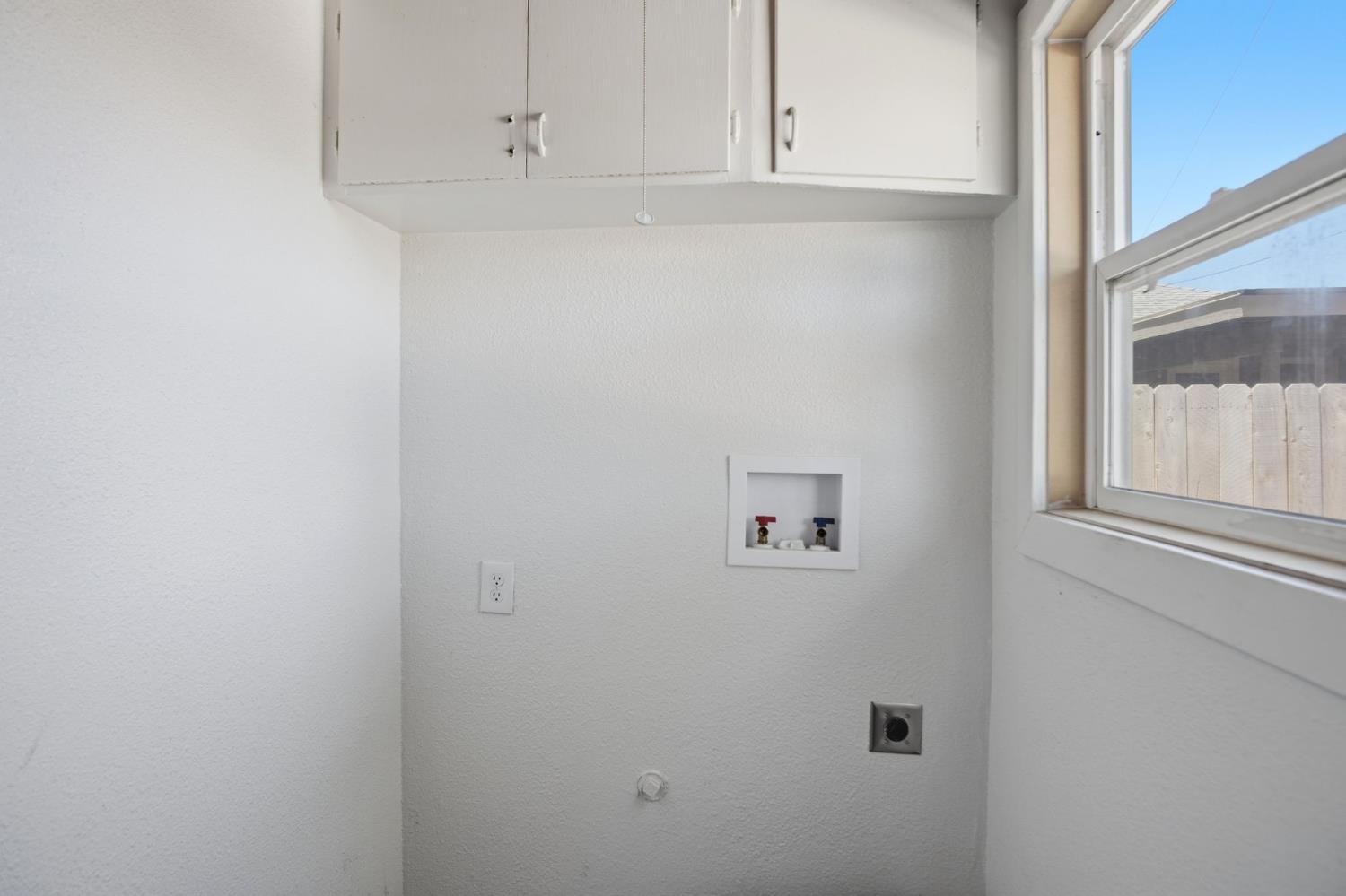917 9th St, Turlock, CA 95380