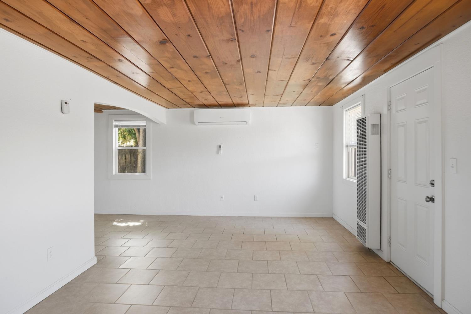 917 9th St, Turlock, CA 95380