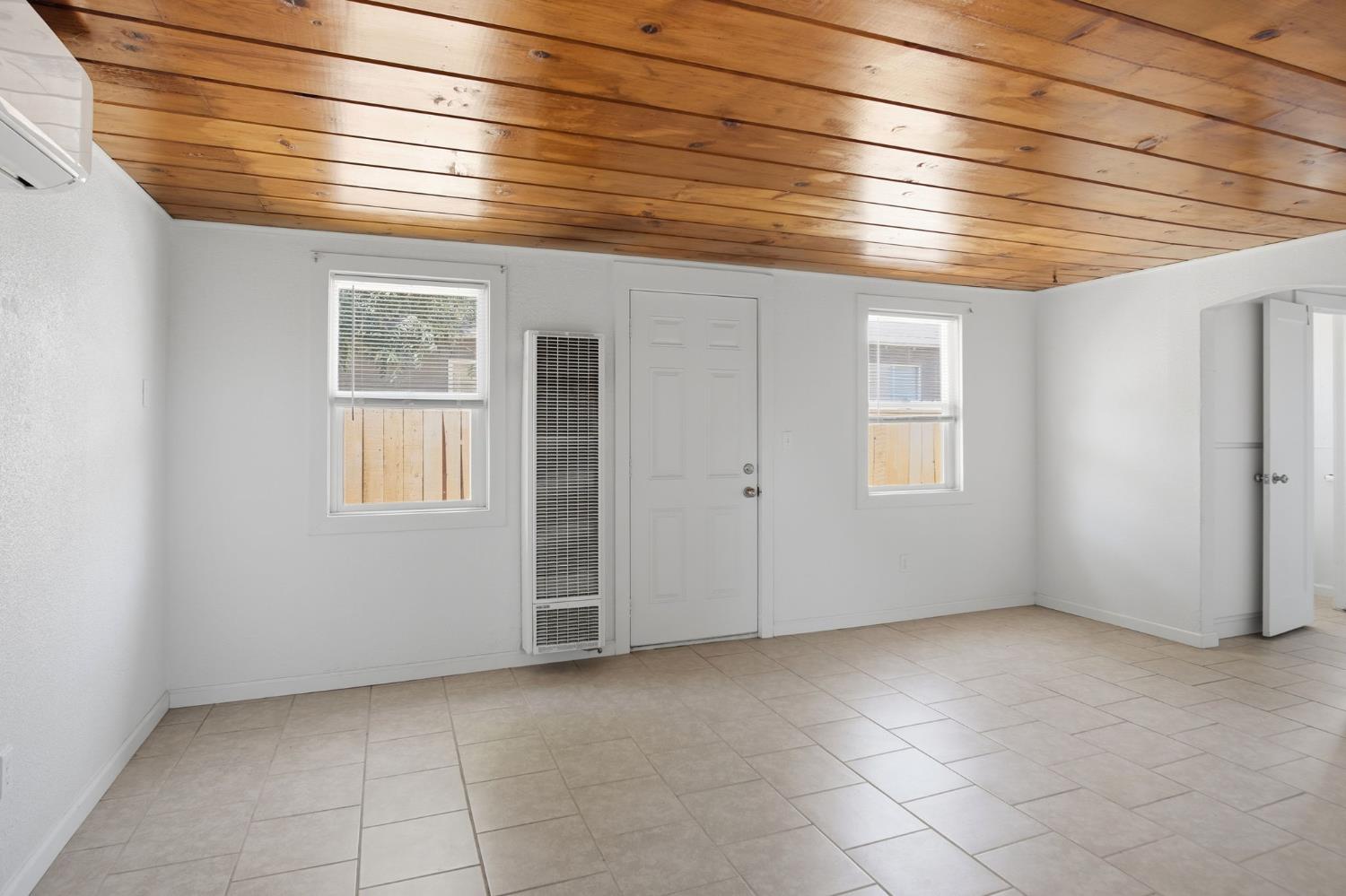 917 9th St, Turlock, CA 95380