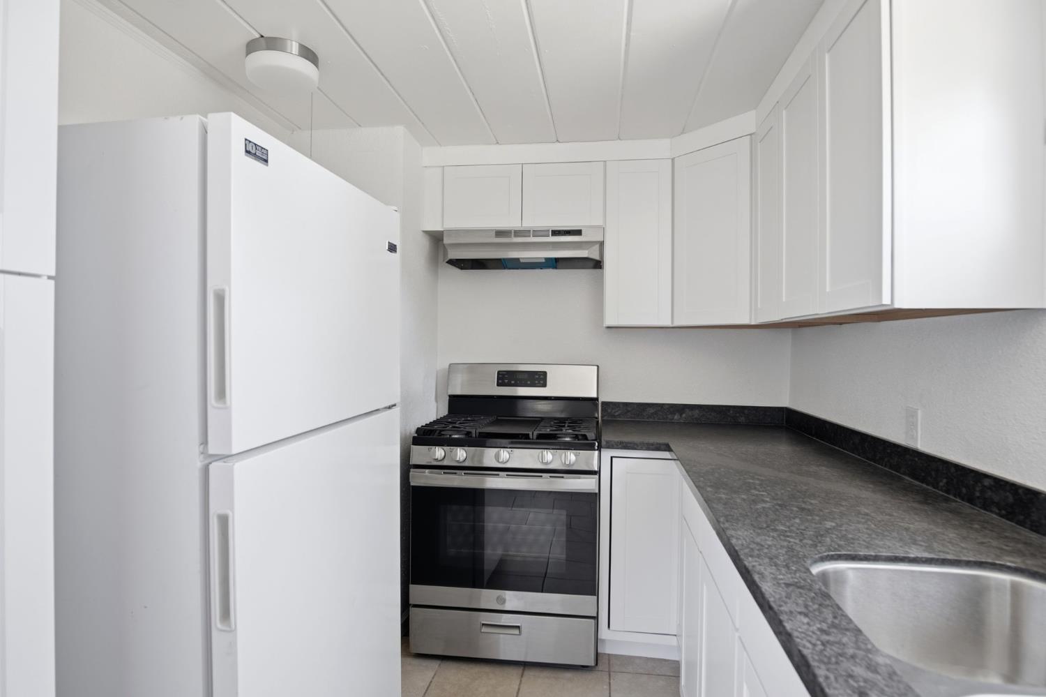 917 9th St, Turlock, CA 95380