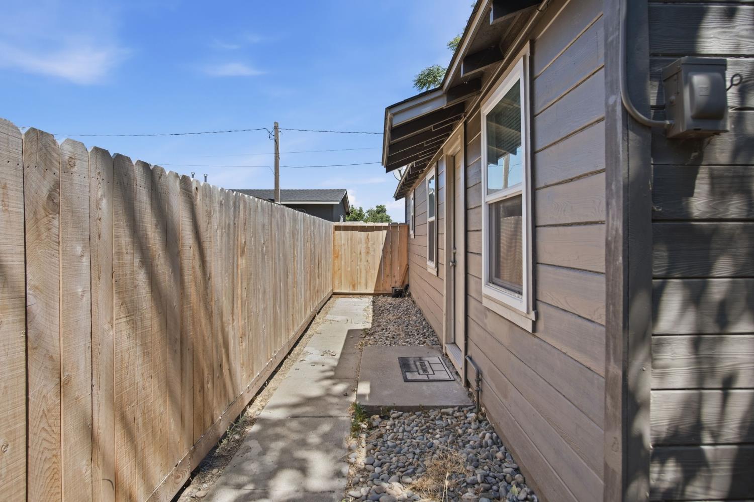 917 9th St, Turlock, CA 95380