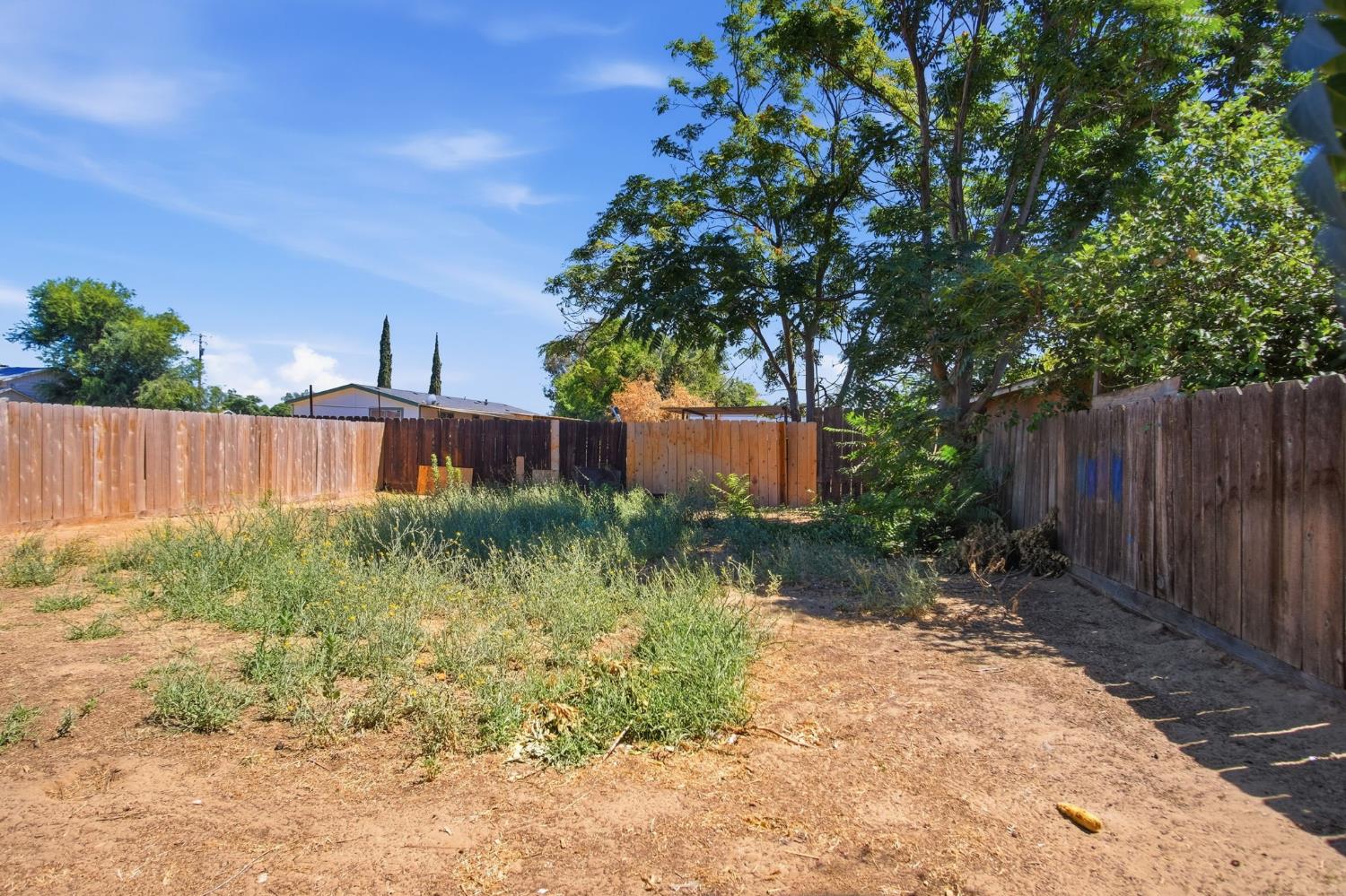 917 9th St, Turlock, CA 95380