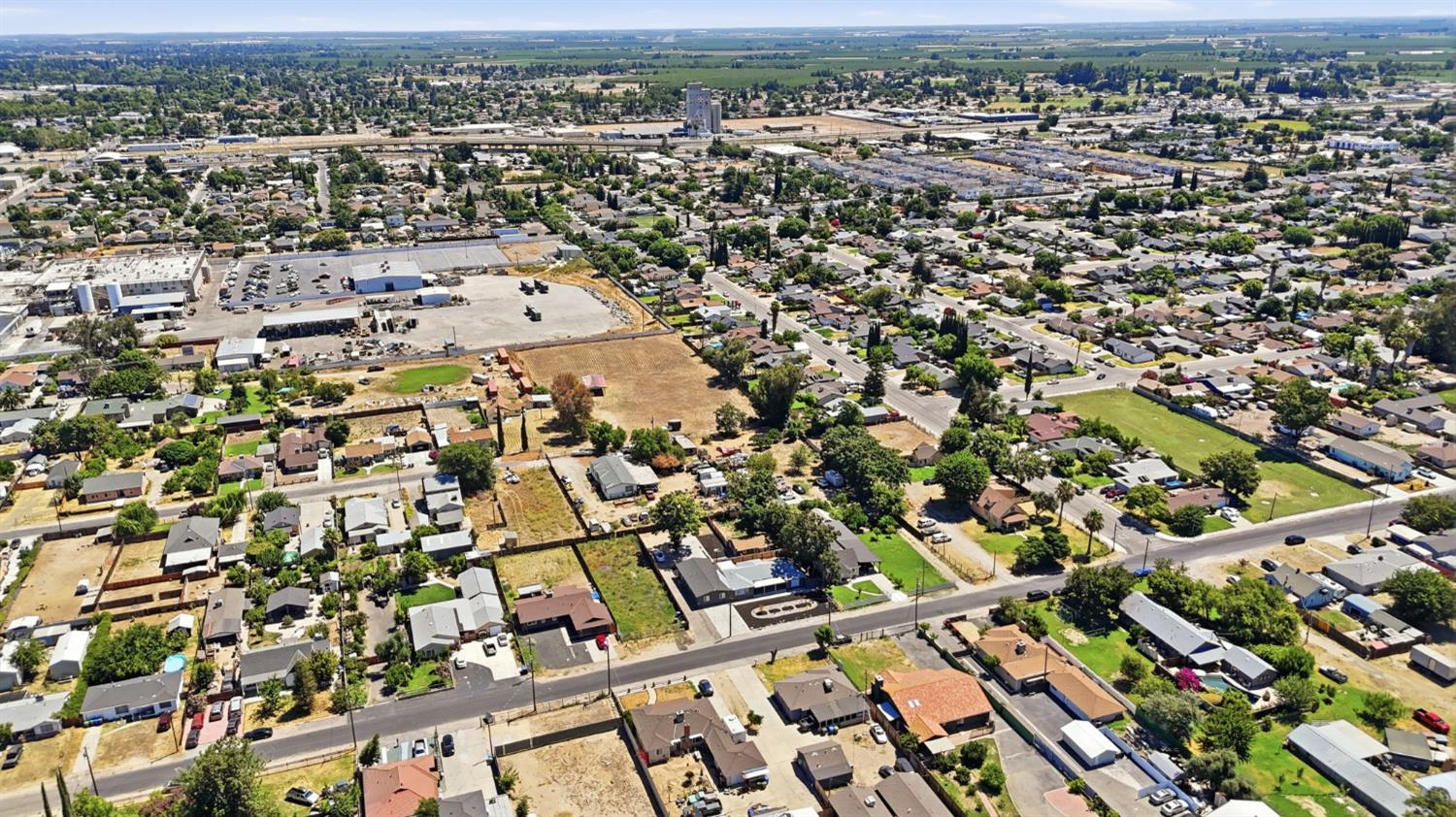 917 9th St, Turlock, CA 95380