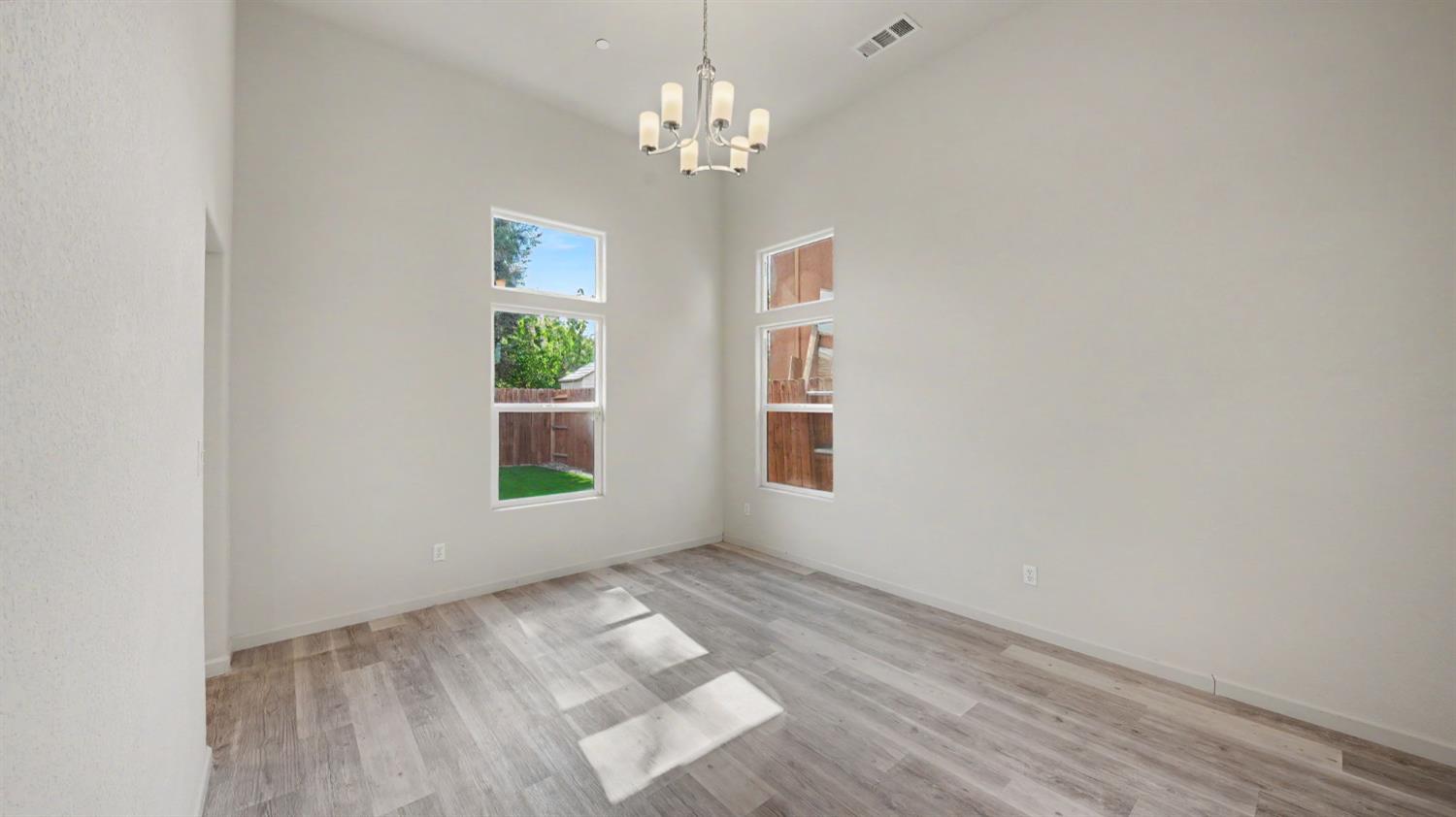 5560 Landon Ln, Riverbank, CA 95367