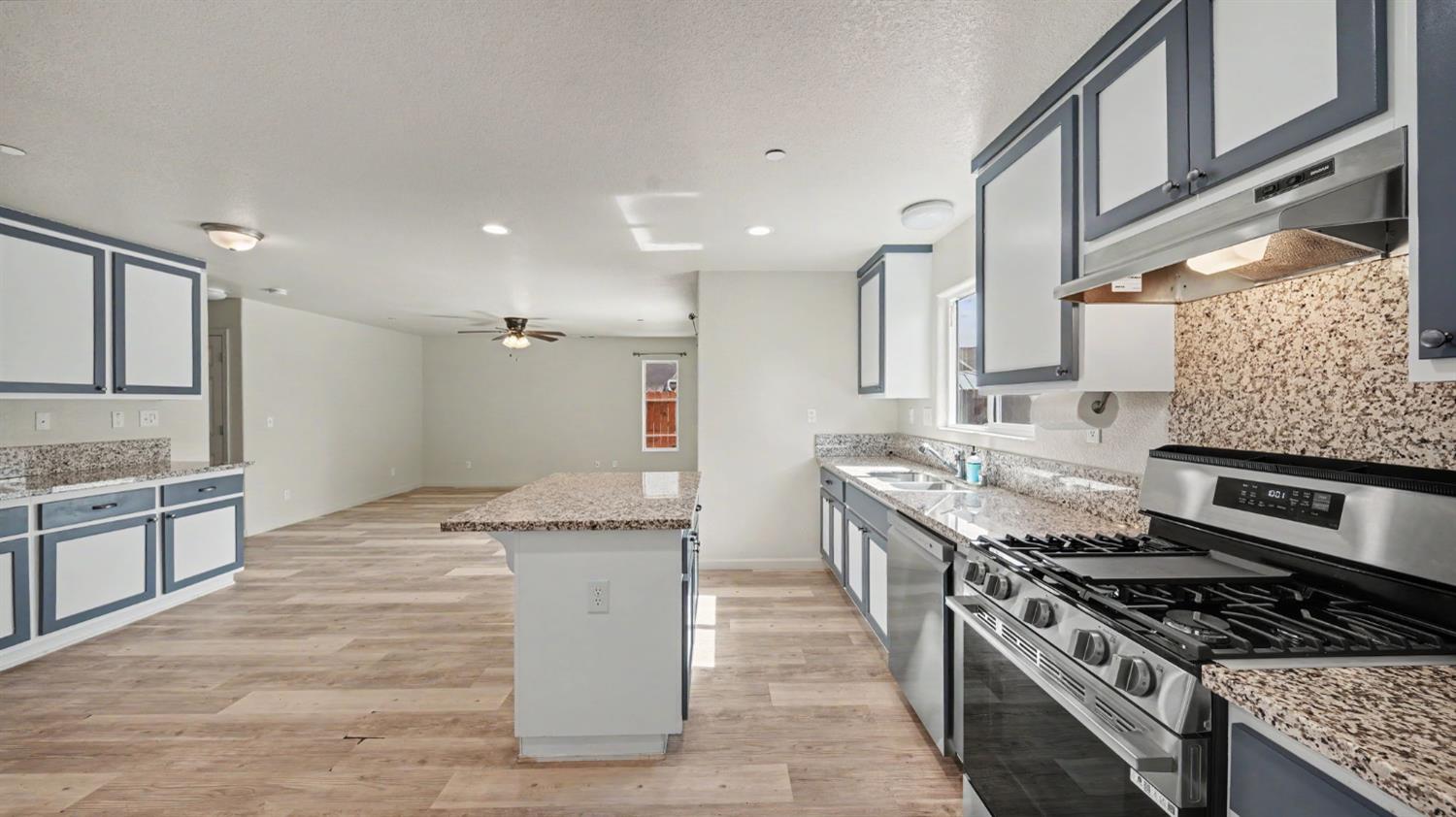 5560 Landon Ln, Riverbank, CA 95367