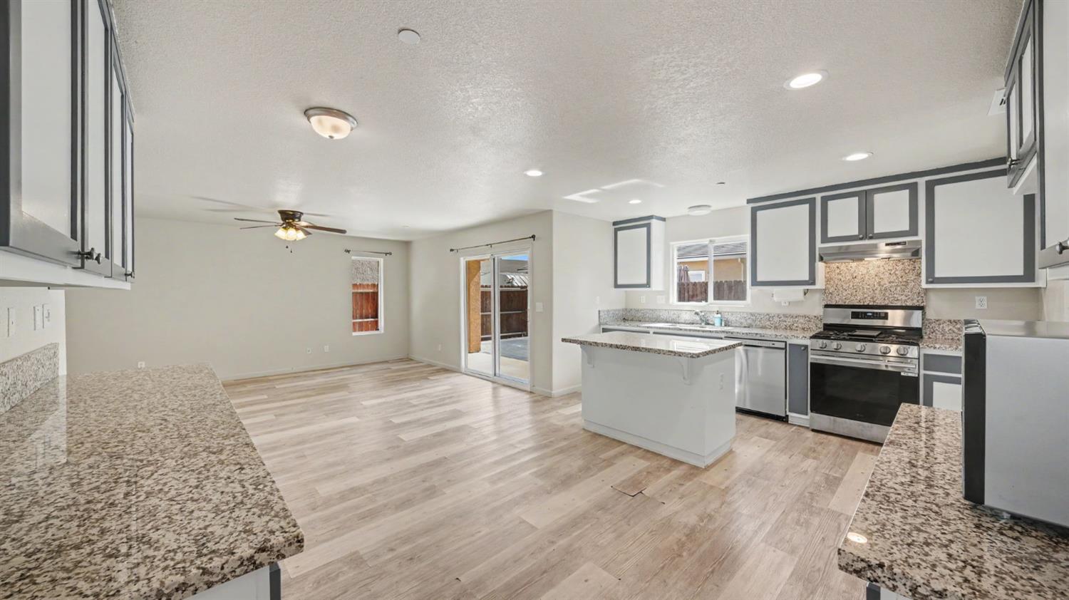 5560 Landon Ln, Riverbank, CA 95367