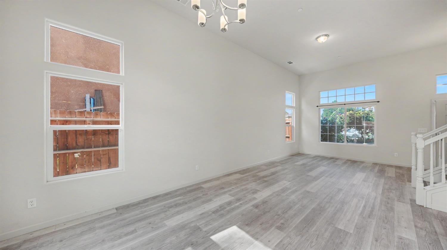 5560 Landon Ln, Riverbank, CA 95367