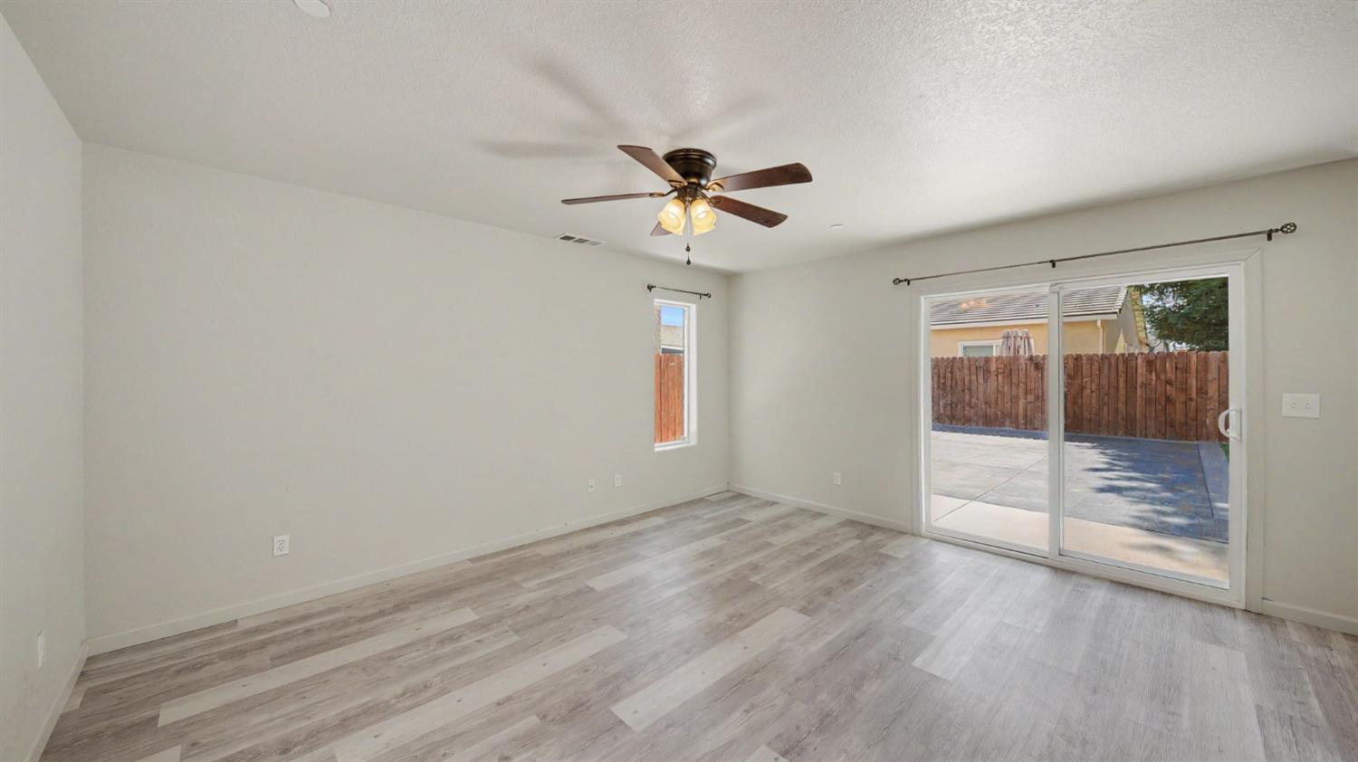 5560 Landon Ln, Riverbank, CA 95367