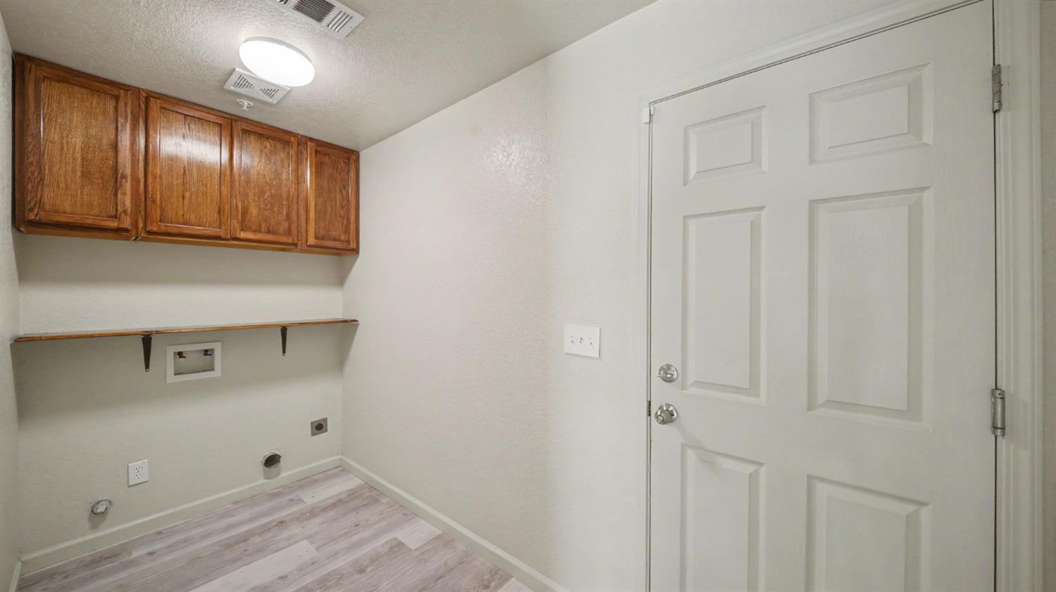 5560 Landon Ln, Riverbank, CA 95367