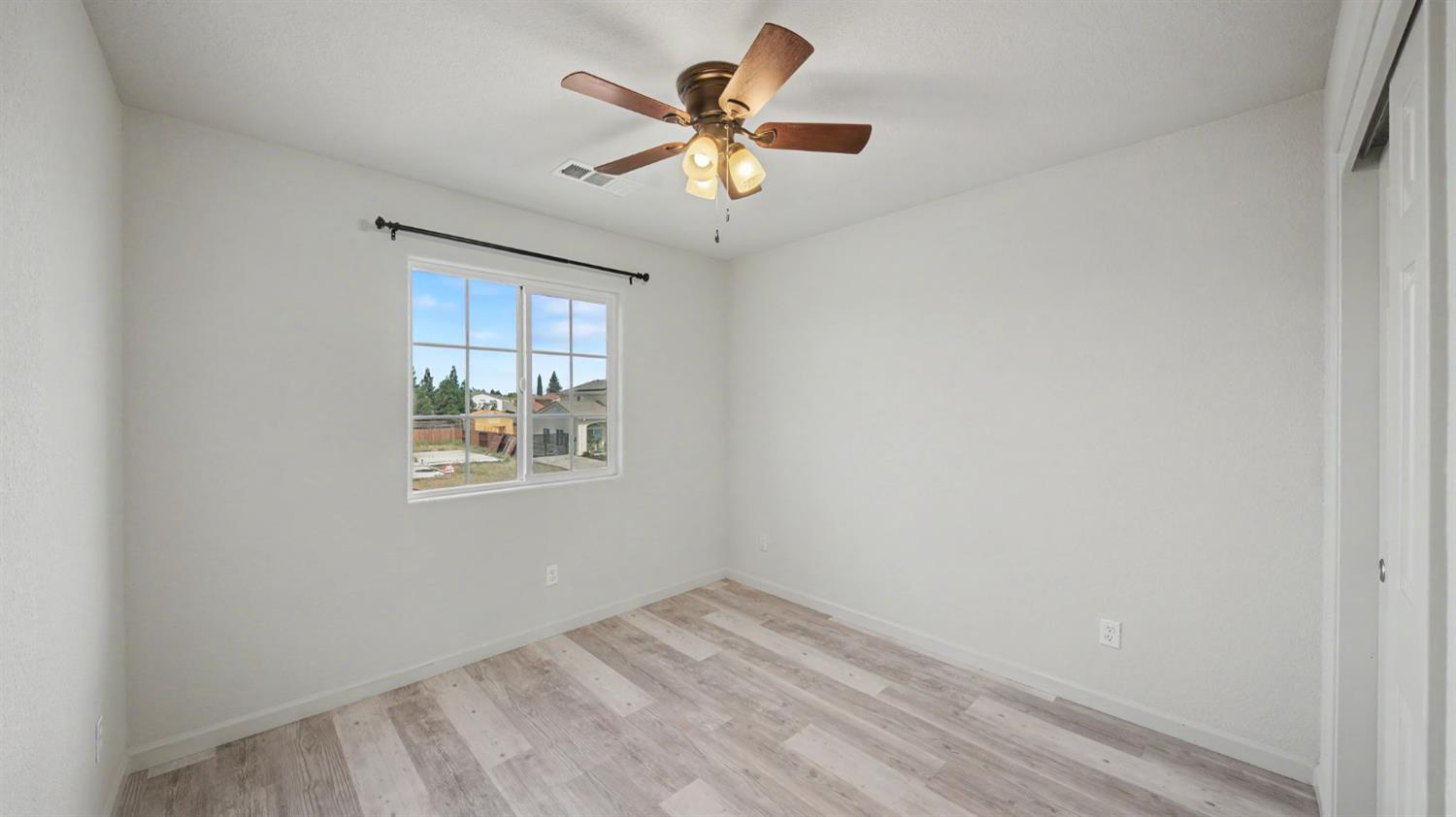 5560 Landon Ln, Riverbank, CA 95367