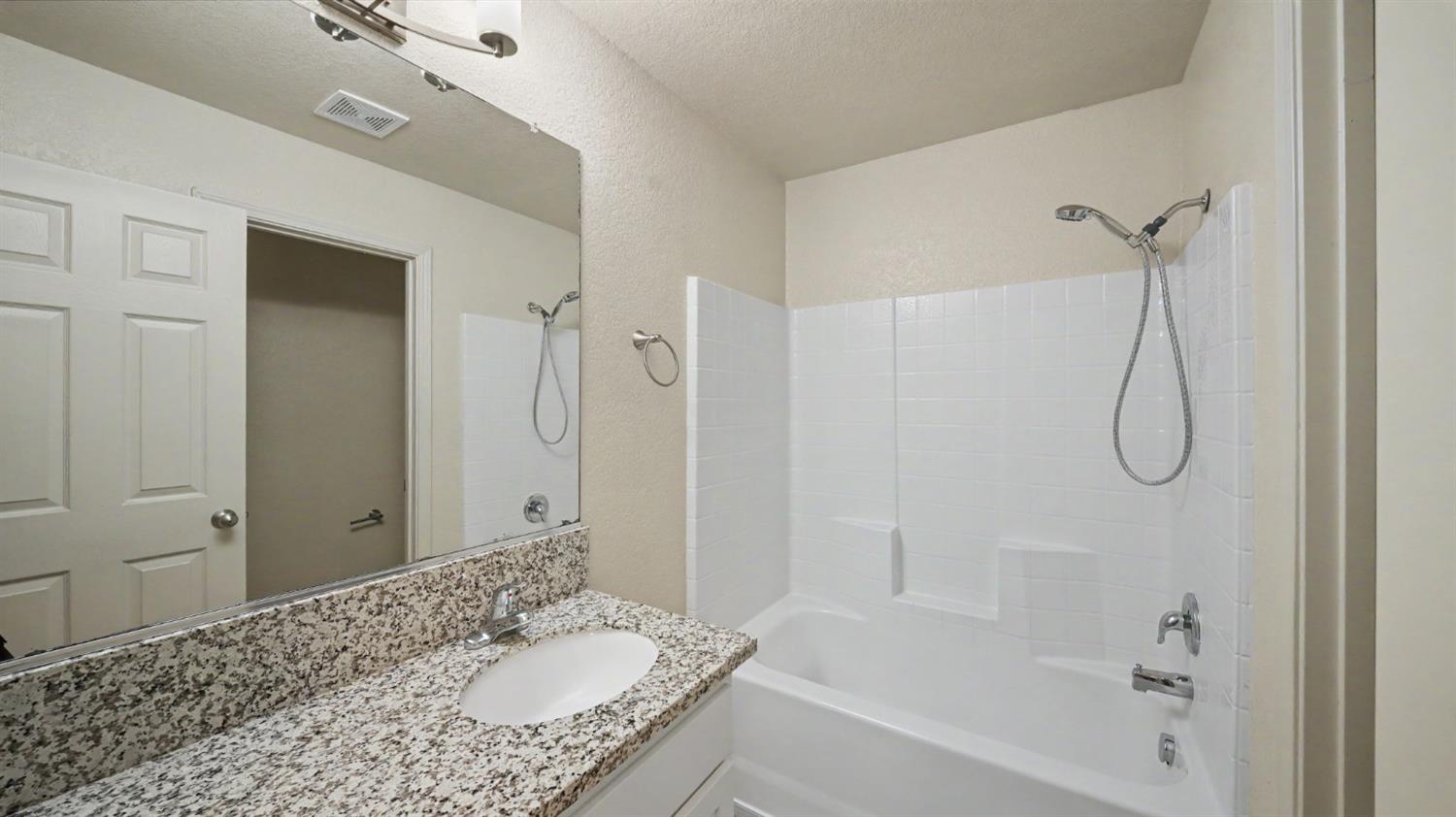 5560 Landon Ln, Riverbank, CA 95367