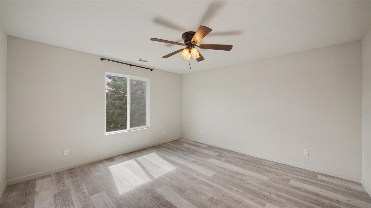 5560 Landon Ln, Riverbank, CA 95367