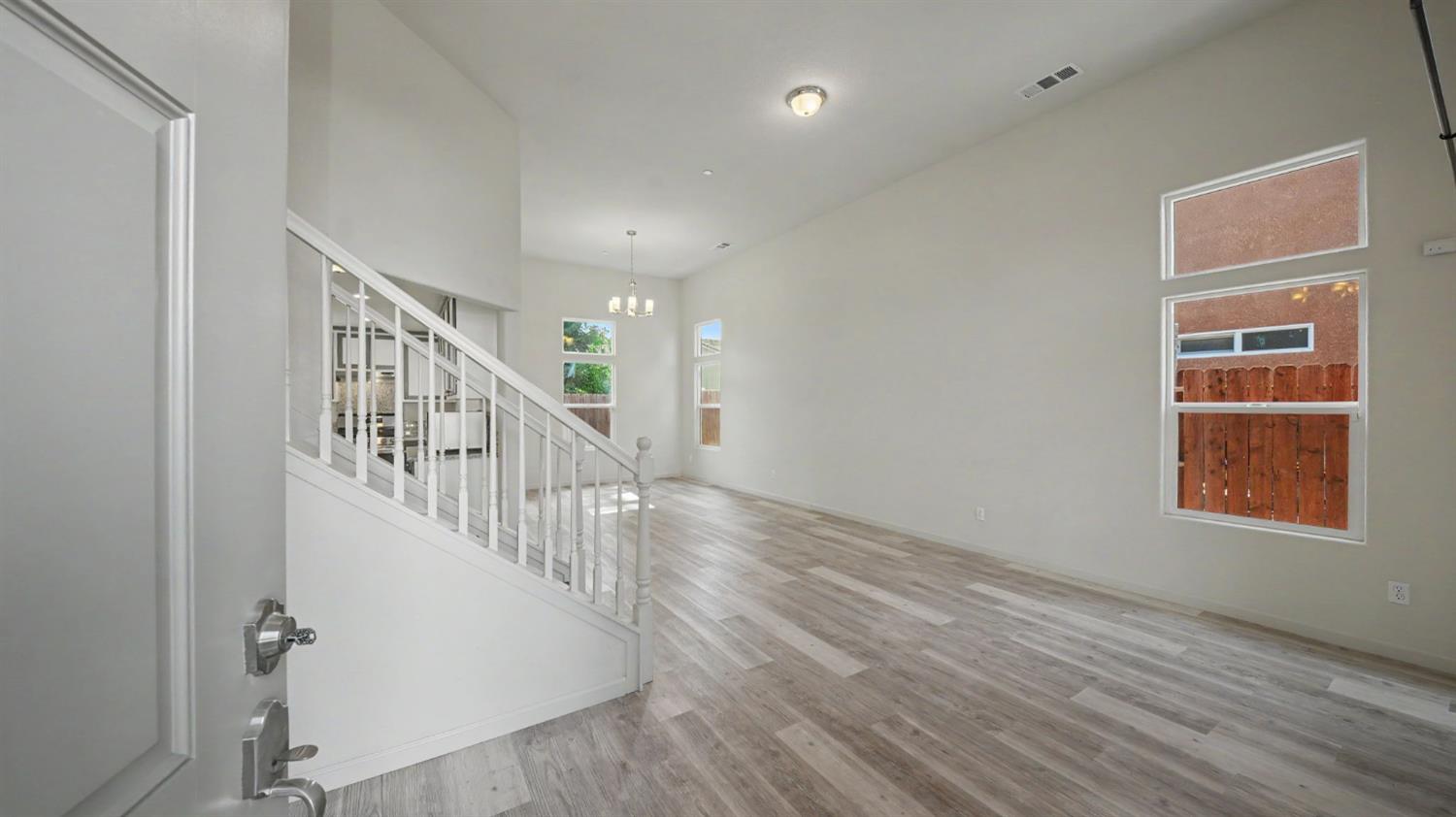 5560 Landon Ln, Riverbank, CA 95367