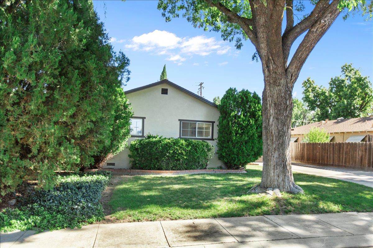 1213 Adel St, Modesto, CA 95350