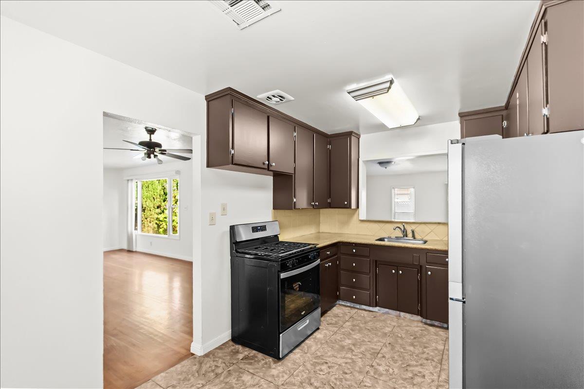 1213 Adel St, Modesto, CA 95350
