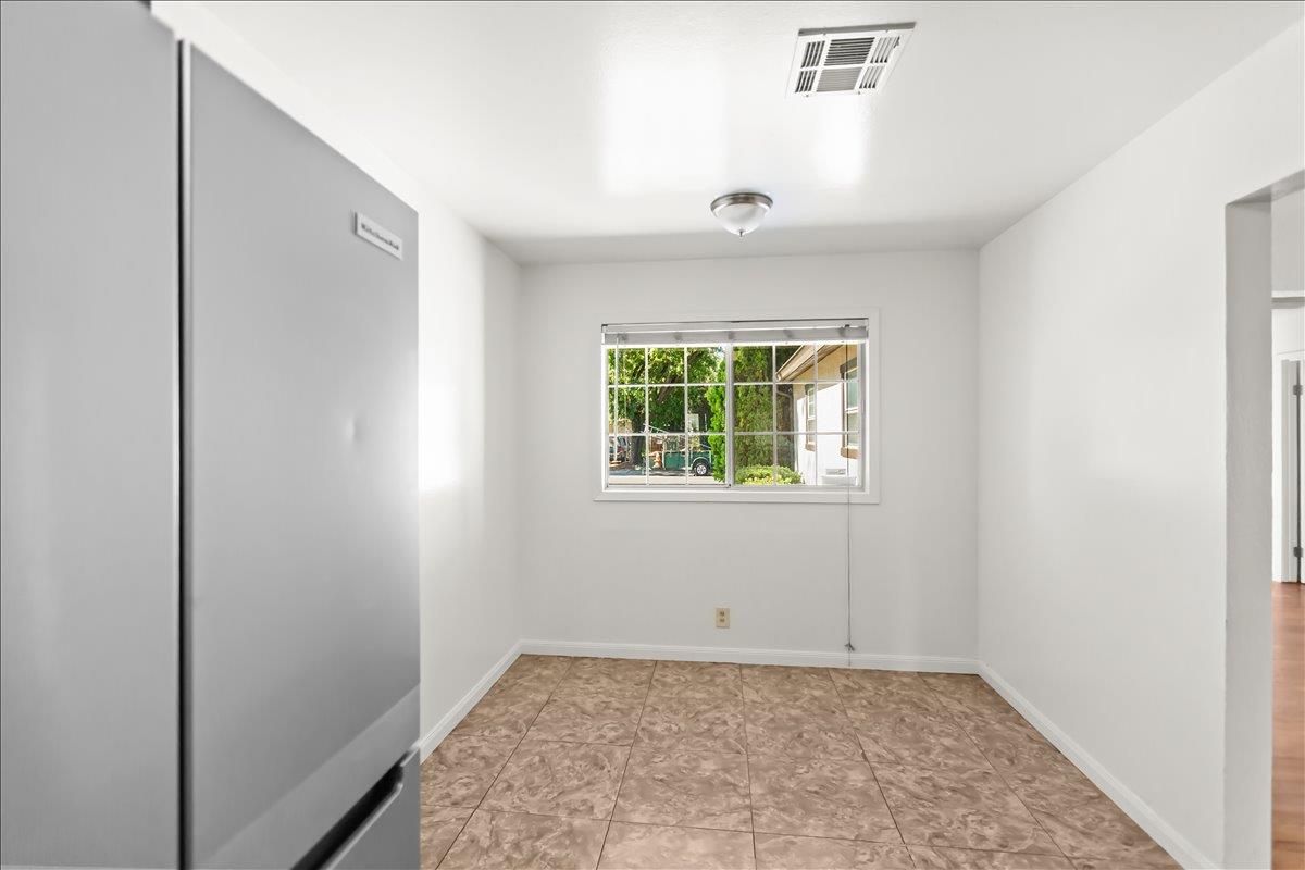 1213 Adel St, Modesto, CA 95350