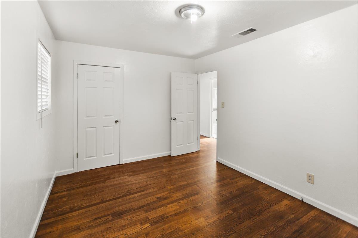 1213 Adel St, Modesto, CA 95350