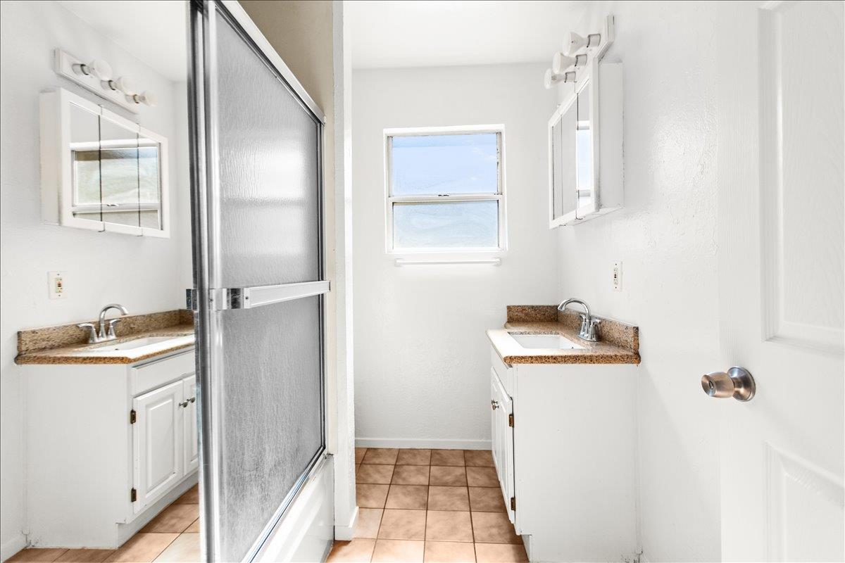 1213 Adel St, Modesto, CA 95350