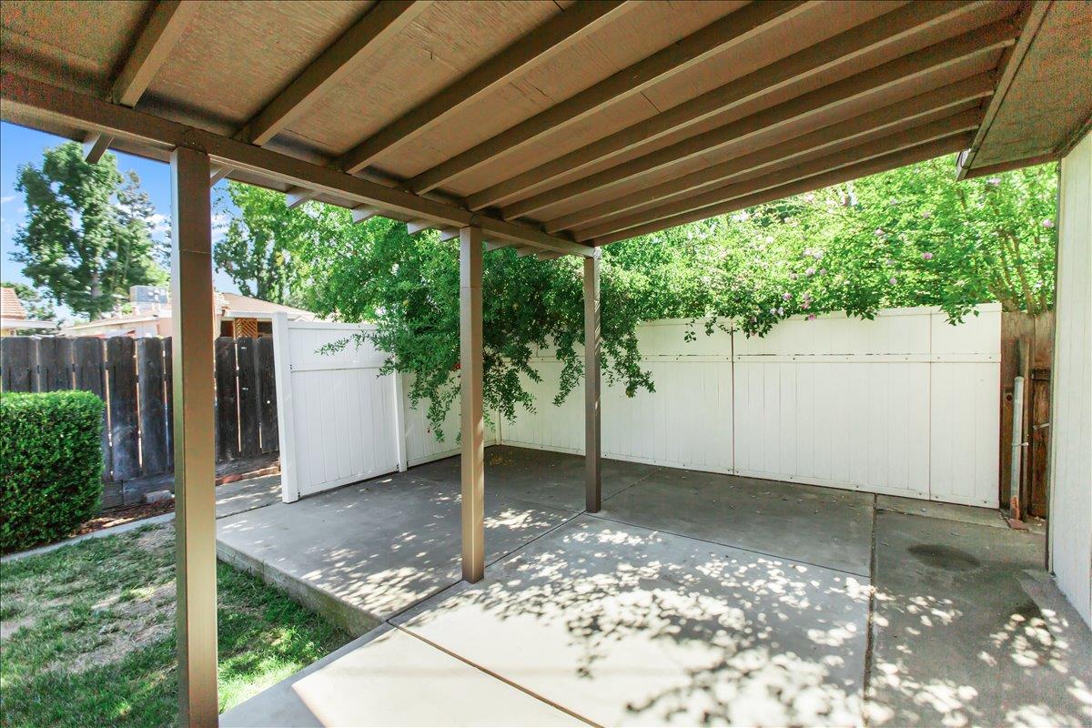 1213 Adel St, Modesto, CA 95350
