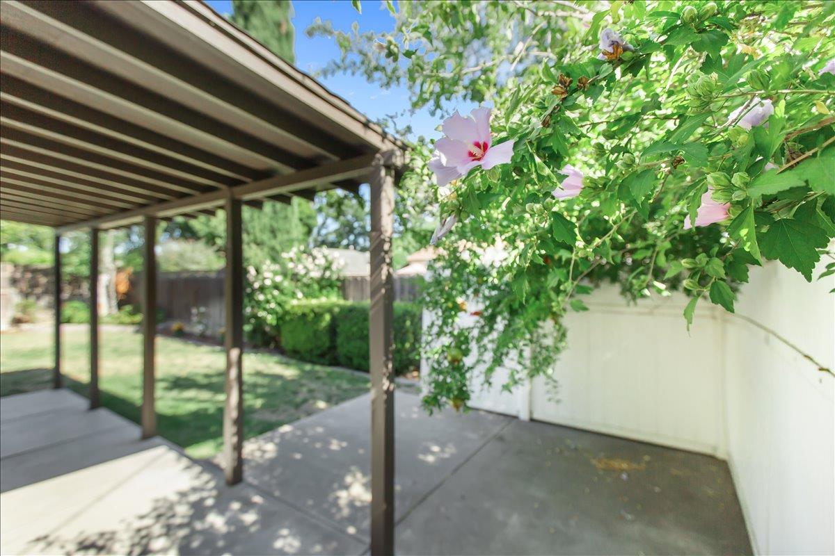 1213 Adel St, Modesto, CA 95350