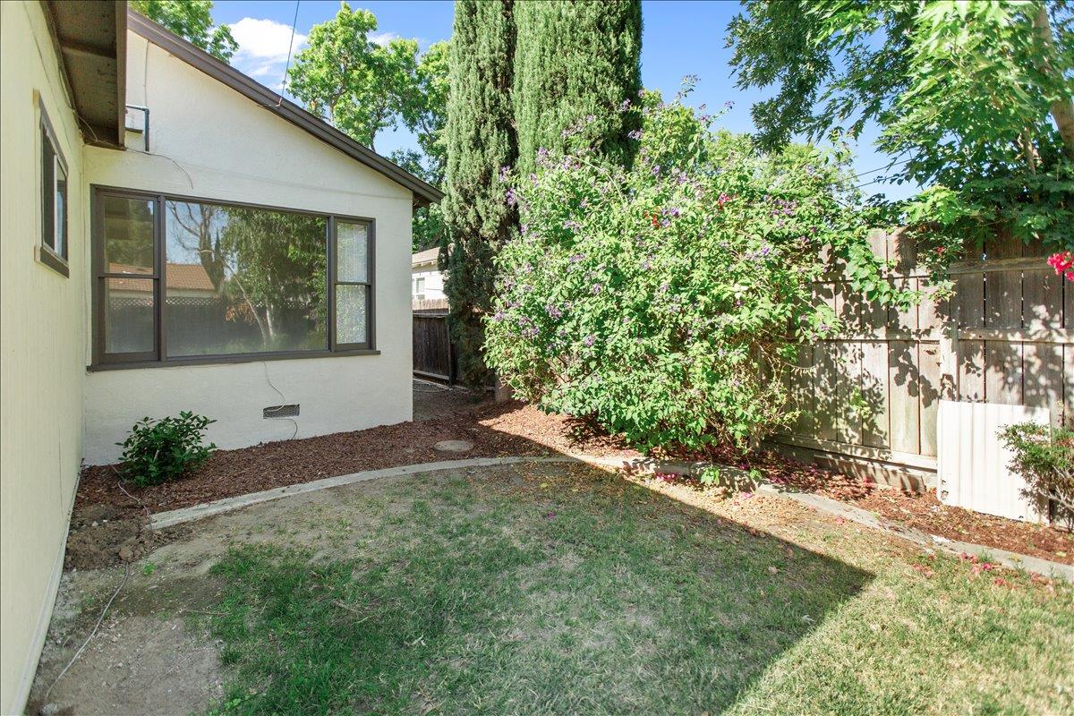 1213 Adel St, Modesto, CA 95350