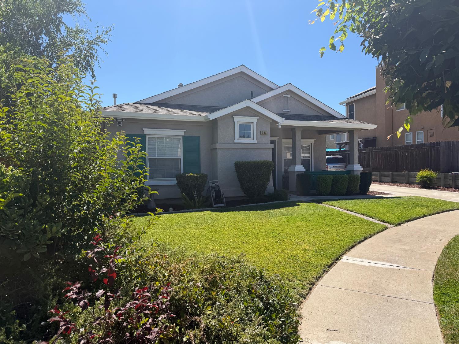304 Peachcrest Ct, Oakdale, CA 95361