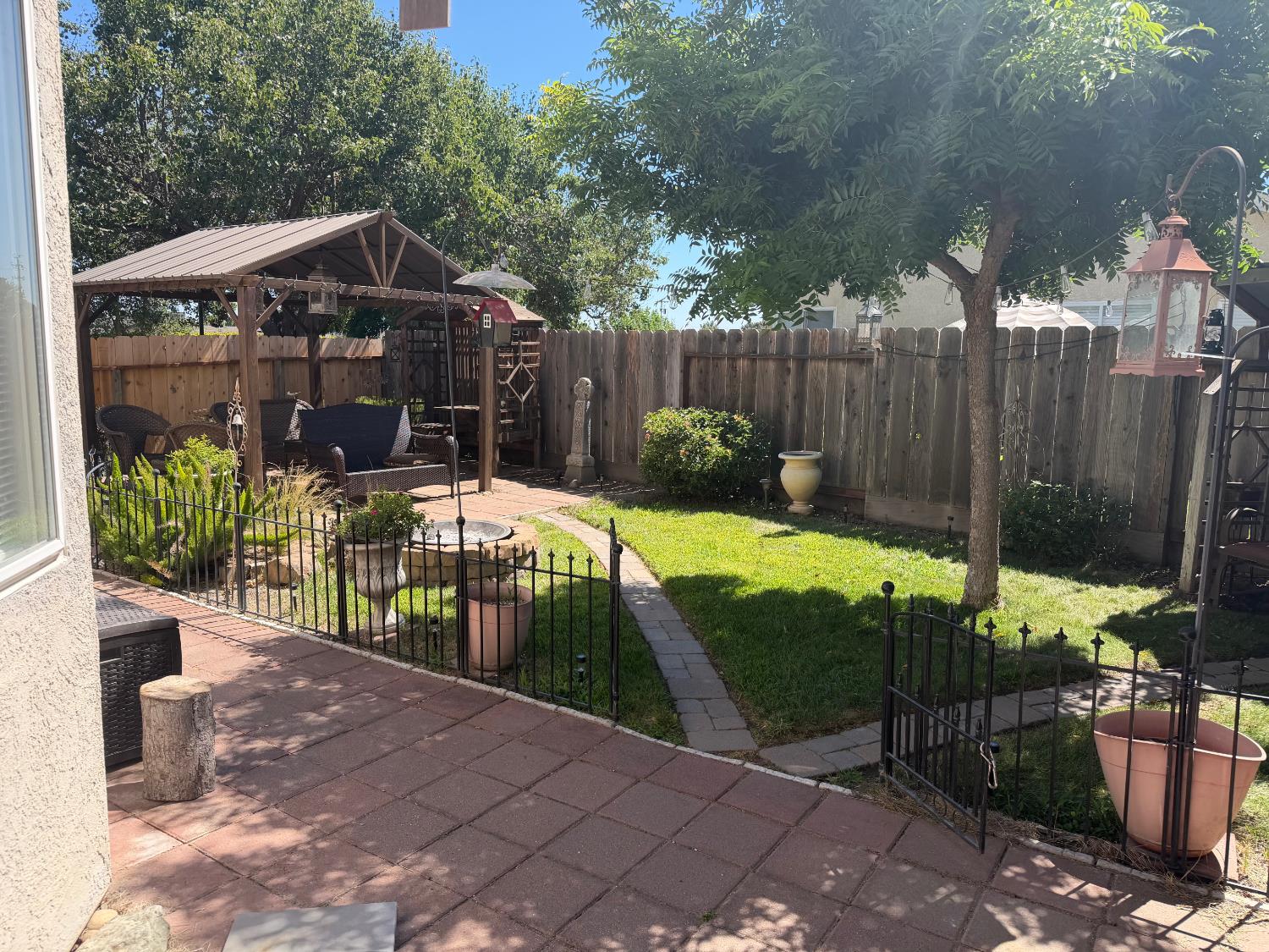 304 Peachcrest Ct, Oakdale, CA 95361