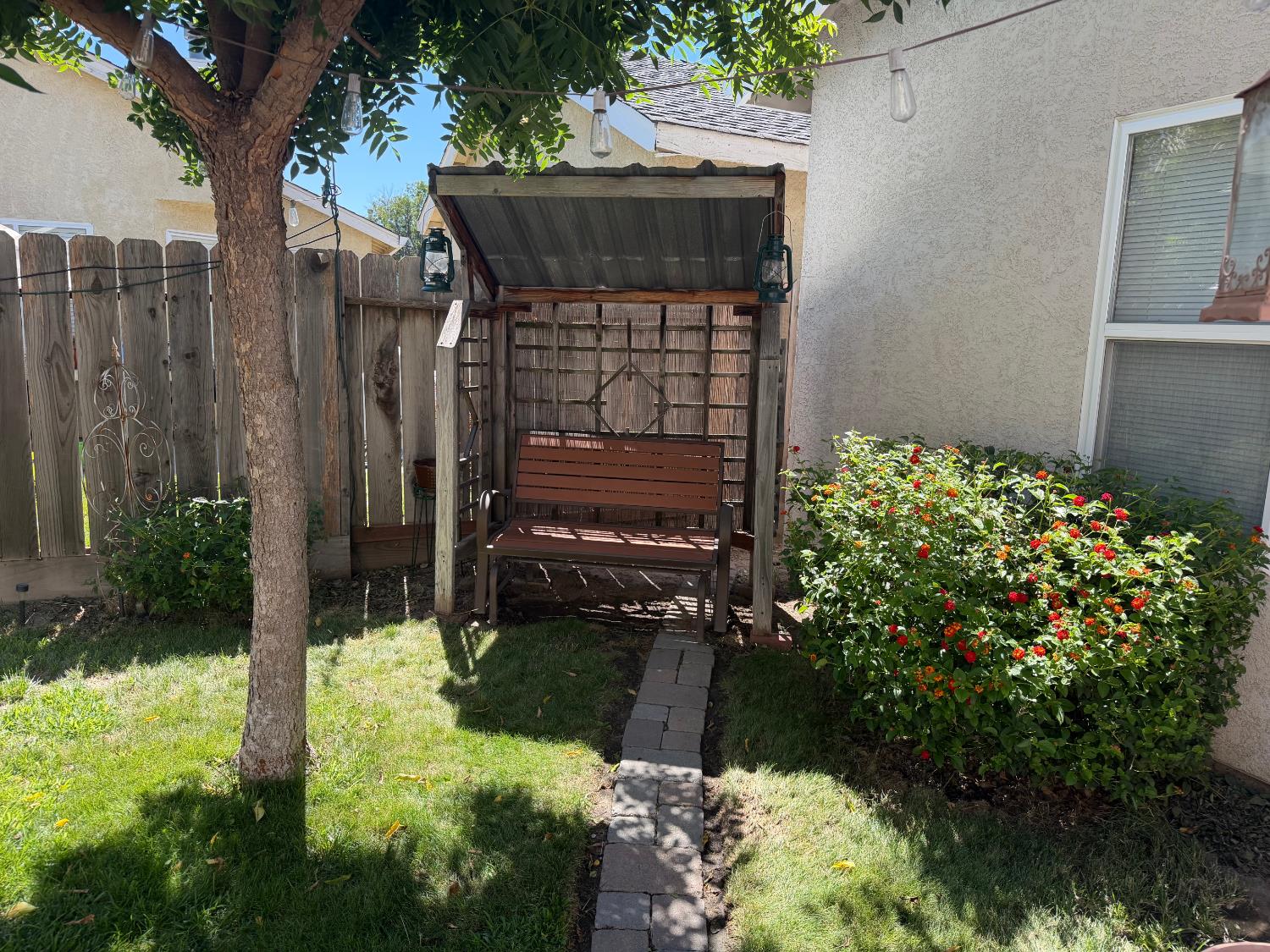 304 Peachcrest Ct, Oakdale, CA 95361