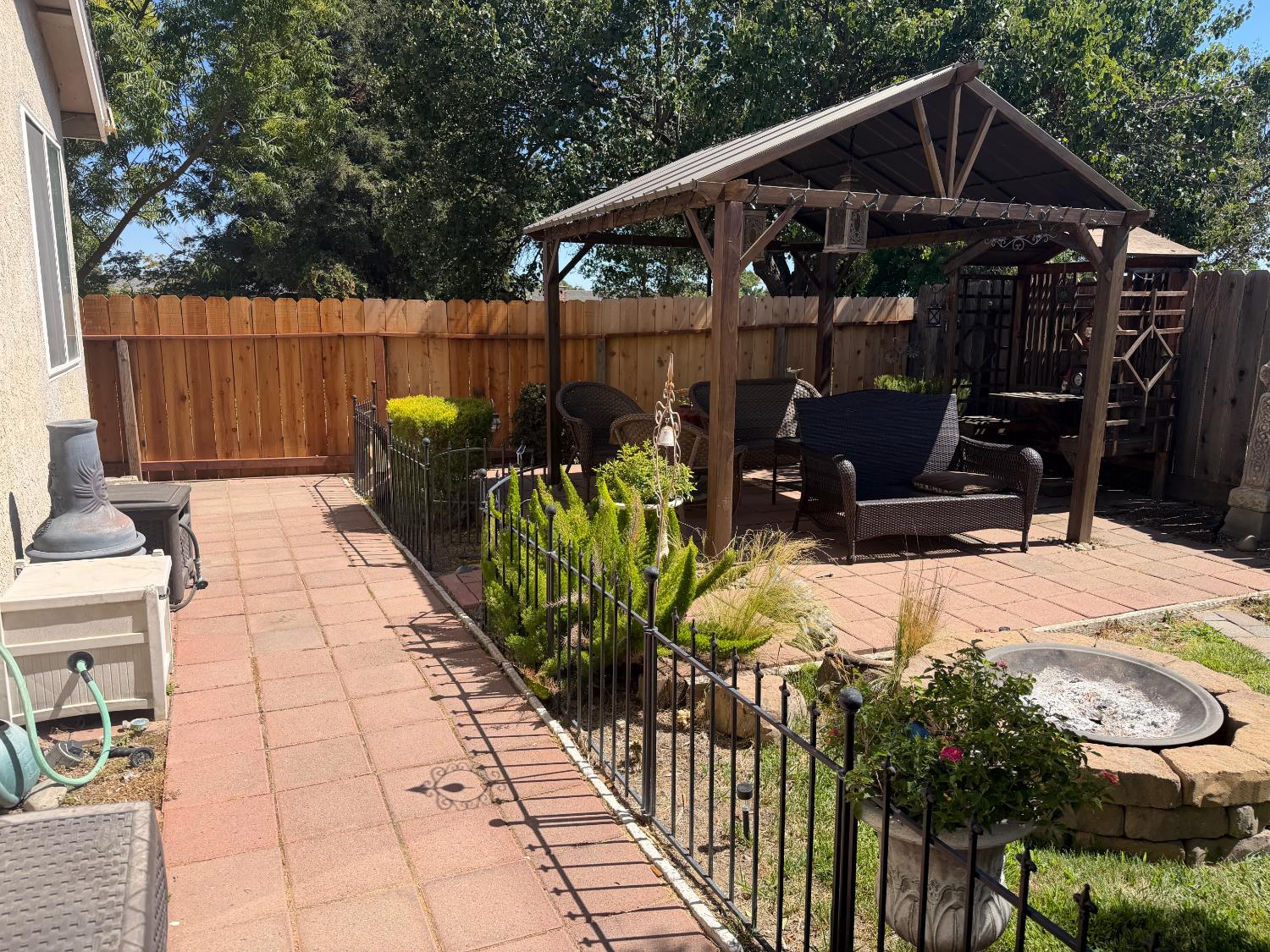 304 Peachcrest Ct, Oakdale, CA 95361