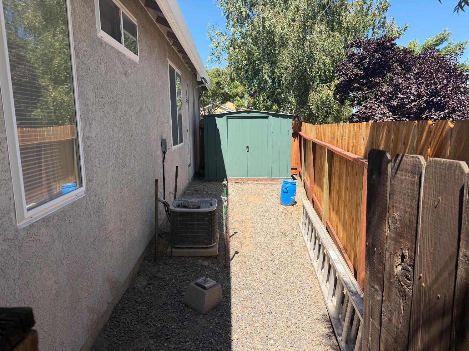 304 Peachcrest Ct, Oakdale, CA 95361