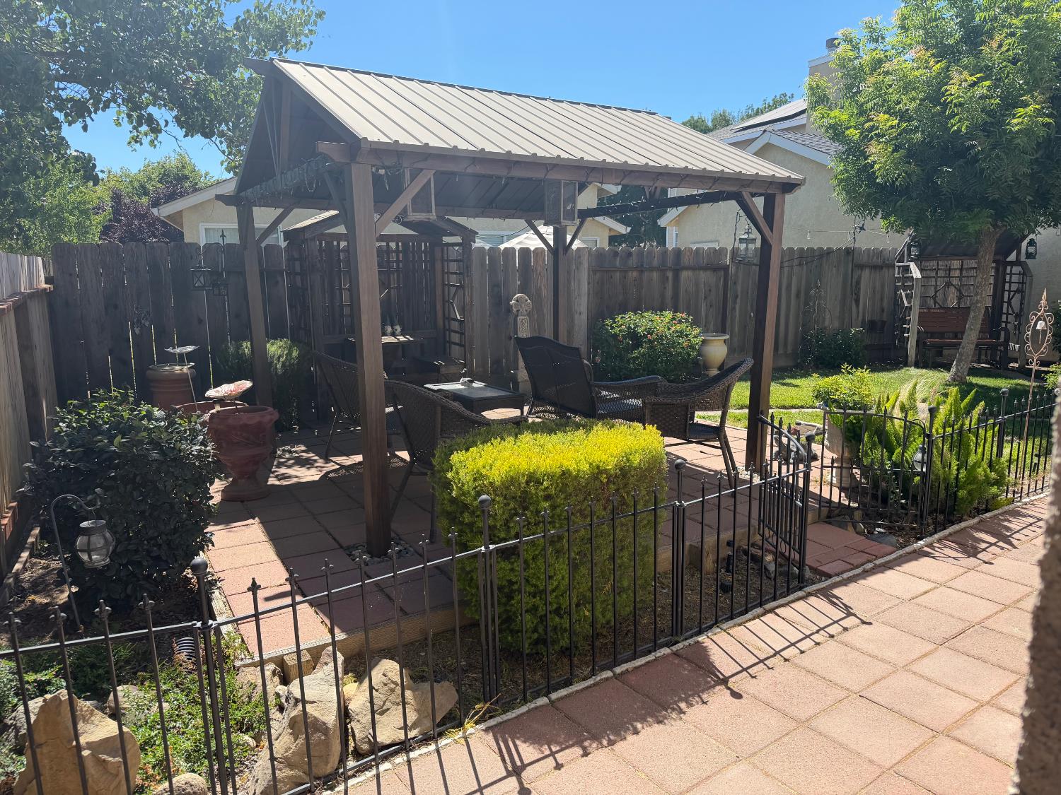 304 Peachcrest Ct, Oakdale, CA 95361