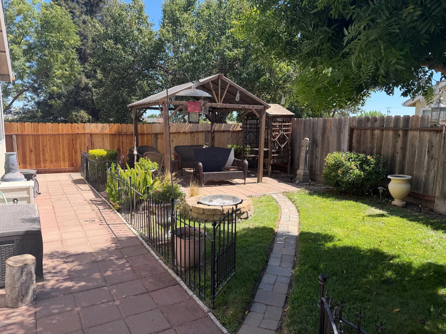 304 Peachcrest Ct, Oakdale, CA 95361