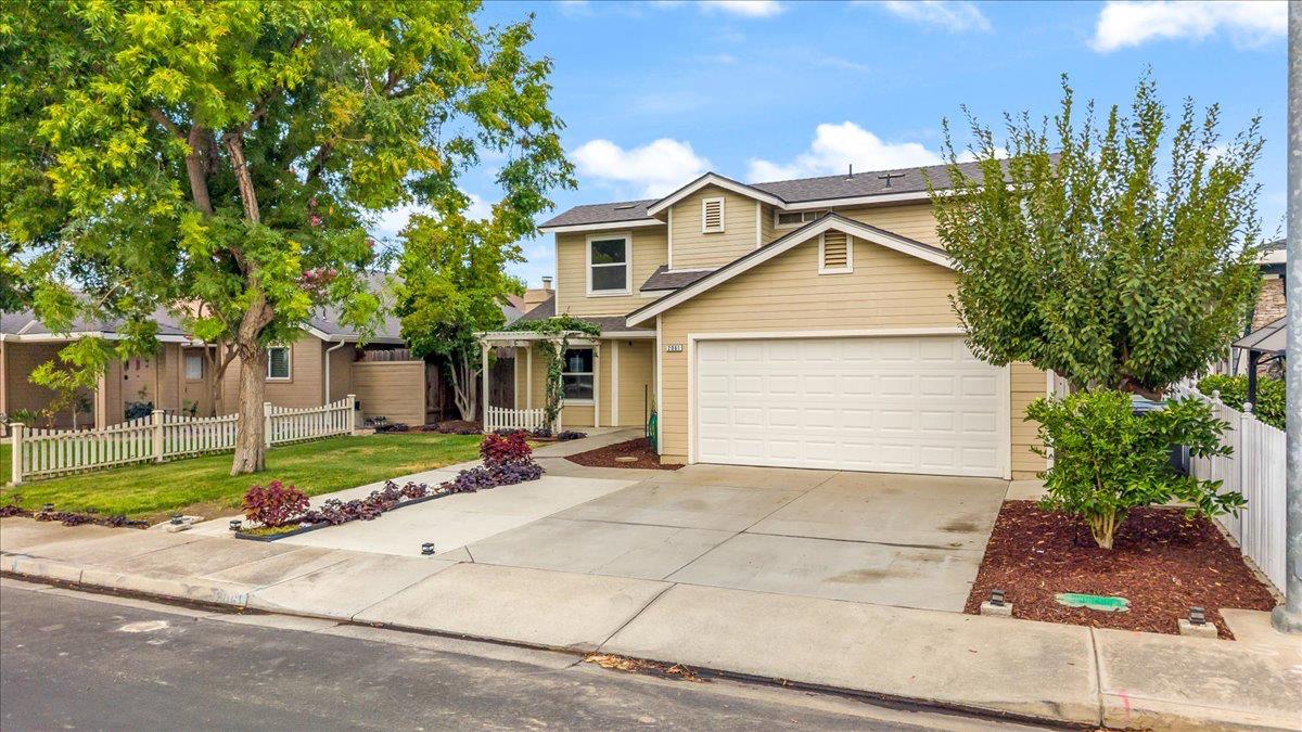 2061 Royal Wood Ln, Turlock, CA 95380