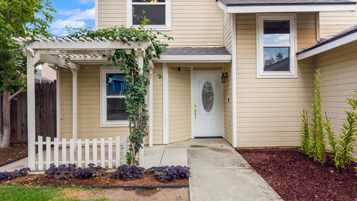 2061 Royal Wood Ln, Turlock, CA 95380