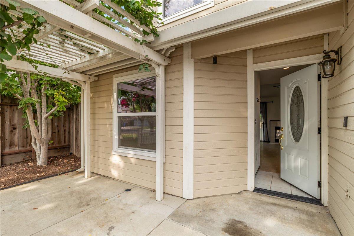 2061 Royal Wood Ln, Turlock, CA 95380